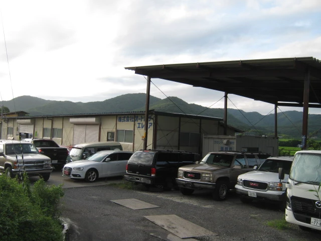 オートボディエレノア 店舗外観